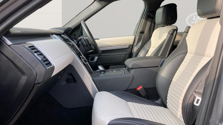 Land Rover Discovery 3.0 D300 Dynamic SE 5dr Auto Diesel Station Wagon